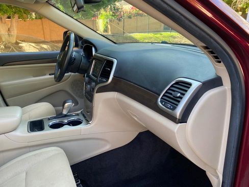 Used 2016 Jeep Grand Cherokee Laredo image 54