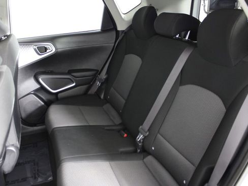 Used 2020 Kia Soul LX image 18
