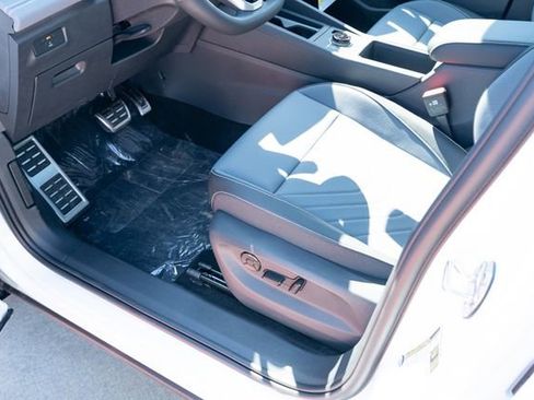 New 2026 Volkswagen Tiguan SE R-Line FWD image 29
