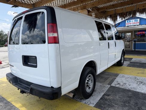Used 2017 Chevrolet Express 2500 RWD image 5