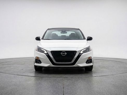 Used 2025 Nissan Altima 2.5 SV image 2
