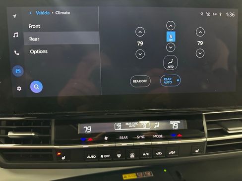 Used 2025 Toyota Sienna XLE image 32