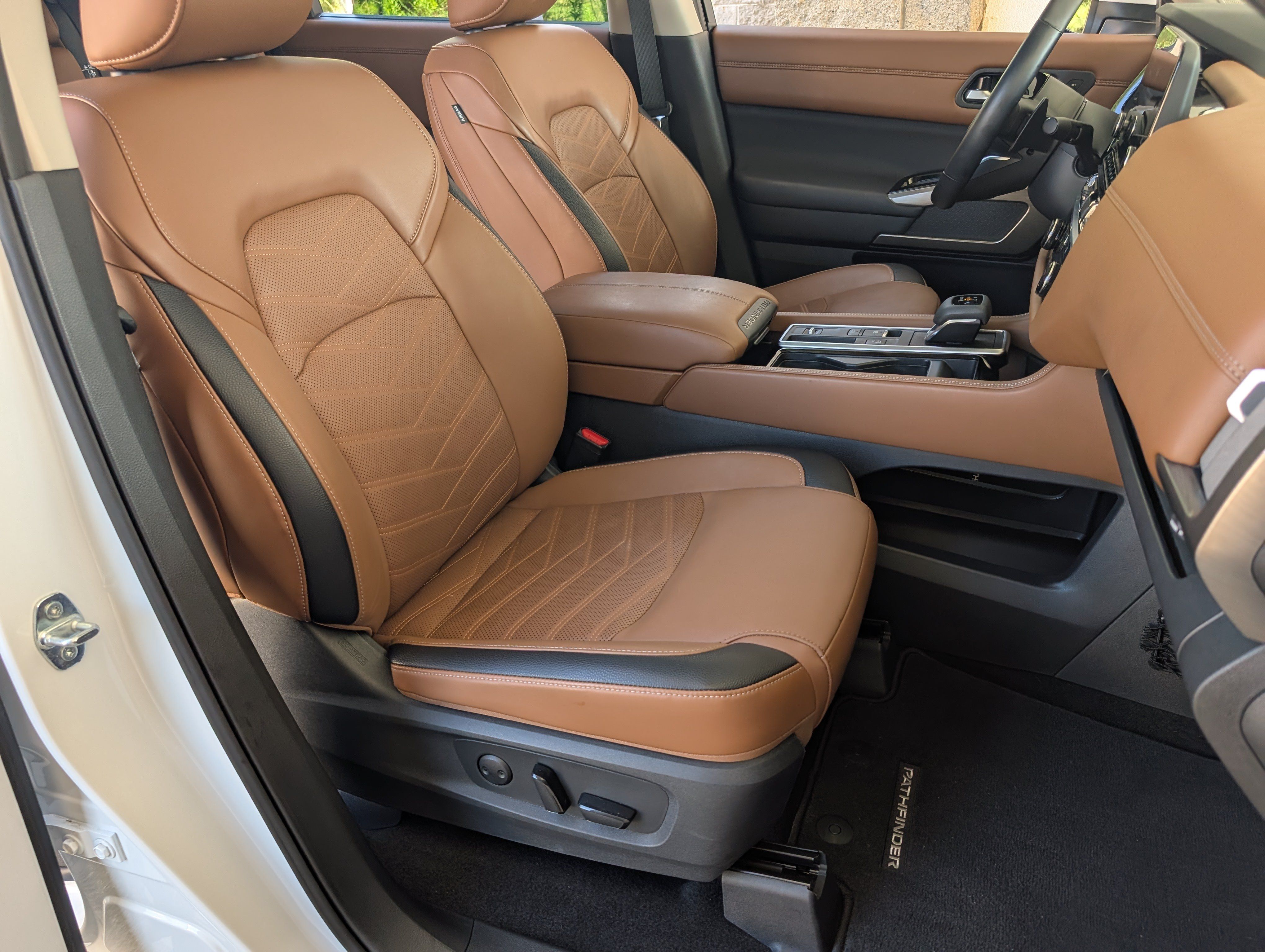 Used 2025 Nissan Pathfinder Platinum w/ Cargo Package FWD image 24