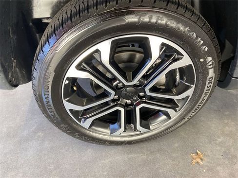 Used 2023 Jeep Compass Limited image 19