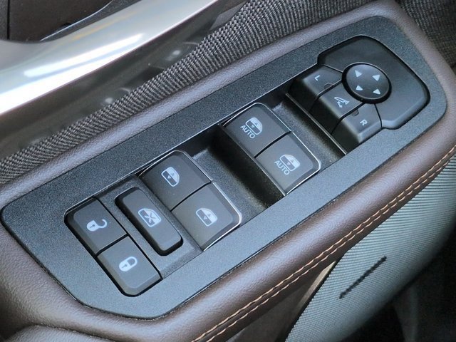 Used 2025 RAM 1500 Limited AWD/4WD image 25