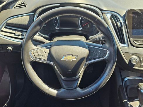 Used 2018 Chevrolet Malibu LT FWD image 25
