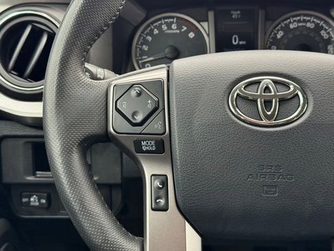 Certified 2018 Toyota Tacoma SR5 AWD/4WD image 23