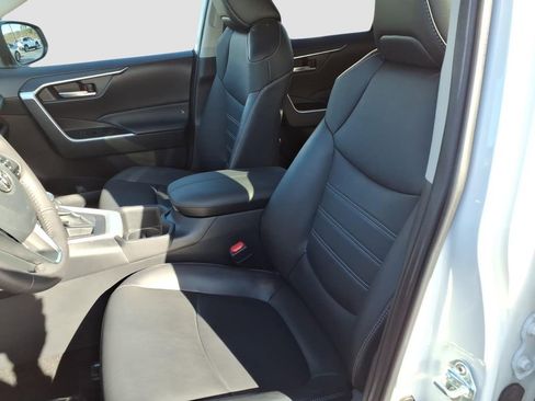 Used 2023 Toyota RAV4 XLE Premium image 17