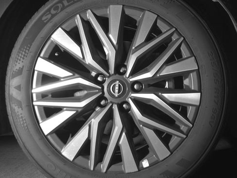 Used 2025 Nissan Altima 2.5 SV image 13