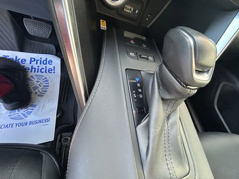 Certified 2021 Toyota Venza LE image 26