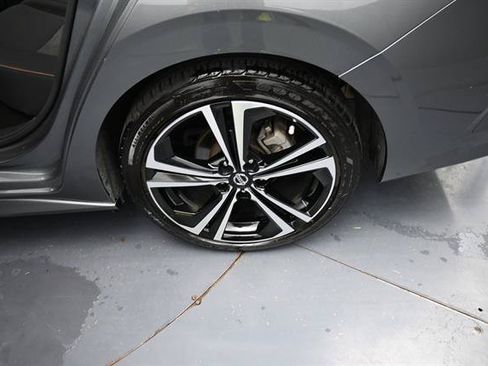 Used 2022 Nissan Sentra SR w/ Electronics Package FWD image 23