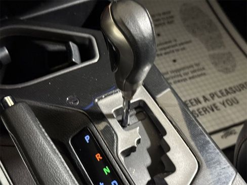 Used 2018 Toyota RAV4 SE image 16