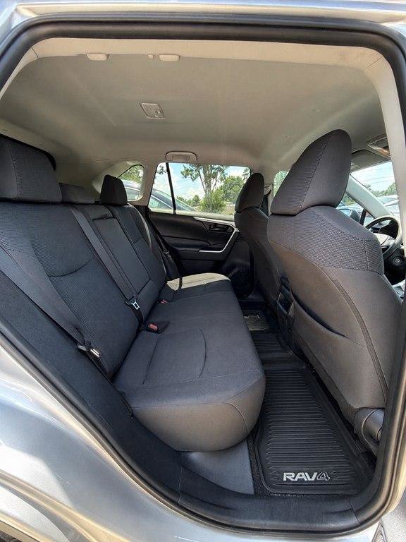 Used 2019 Toyota RAV4 LE FWD image 18