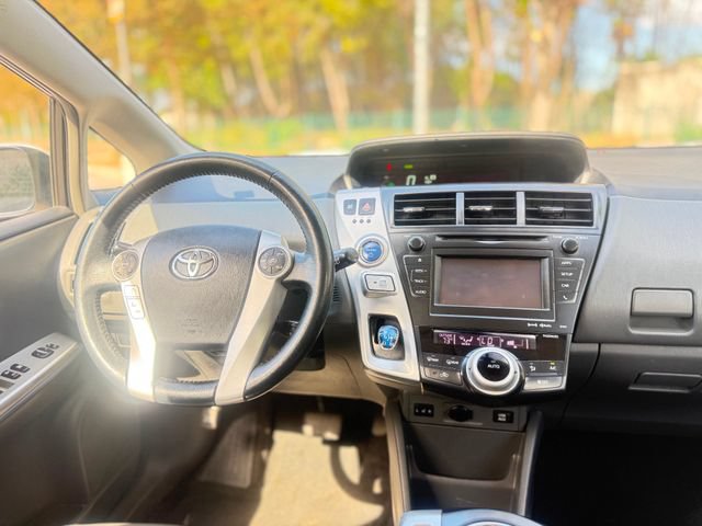 Used 2014 Toyota Prius V Five FWD image 23
