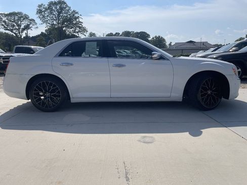 Used 2011 Chrysler 300 Limited RWD image 11