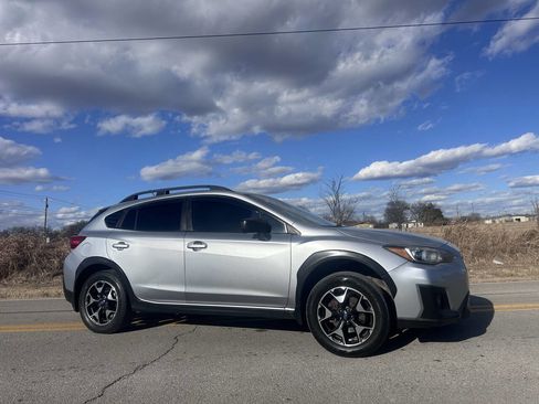 Used 2019 Subaru Crosstrek 2.0i w/ Eyesight System image 2