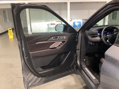 Used 2026 Ford Explorer Platinum w/ LUX Leather Package AWD/4WD image 10