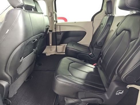 Used 2024 Chrysler Pacifica Touring-L image 24