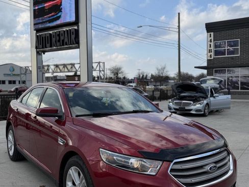 Used 2016 Ford Taurus SEL image 3