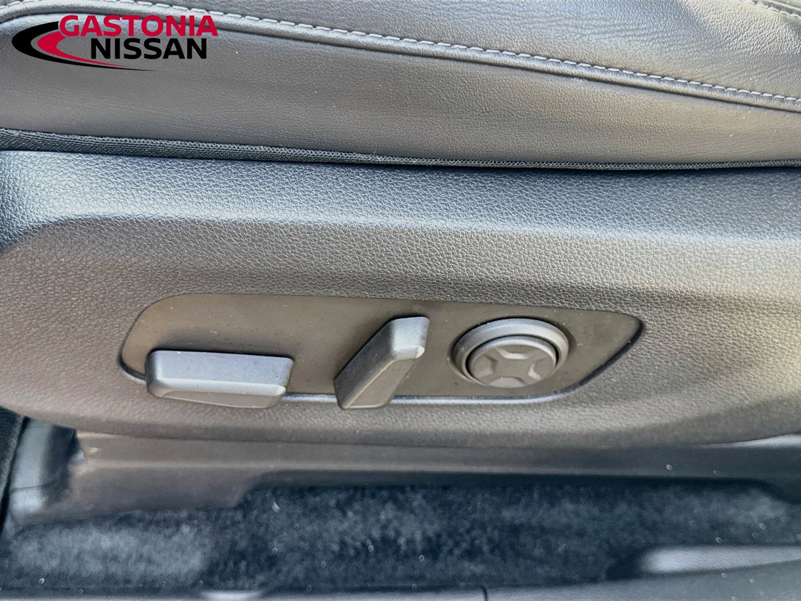 Used 2025 Kia Carnival FWD image 26