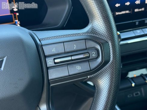 Used 2023 Chevrolet Colorado Trail Boss w/ Technology Package image 17