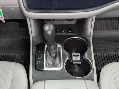 Used 2019 Toyota Highlander LE image 24