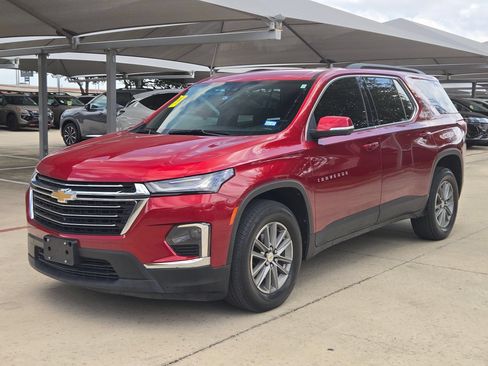 Used 2023 Chevrolet Traverse LT w/ Rear Camera Mirror Package FWD image 7
