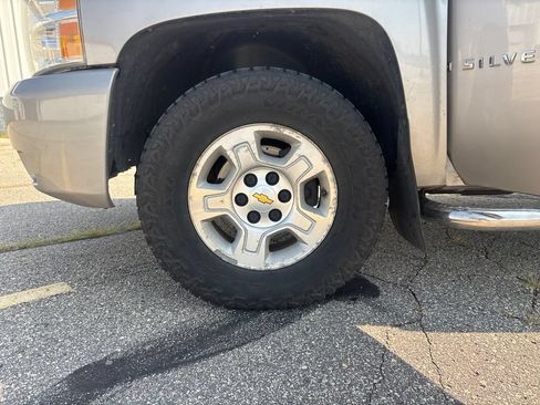 Used 2007 Chevrolet Silverado 1500 LT w/ 1LT Convenience Package AWD/4WD image 23