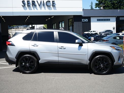 Used 2023 Toyota RAV4 XLE Premium image 2