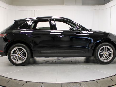 Certified 2025 Porsche Macan image 10