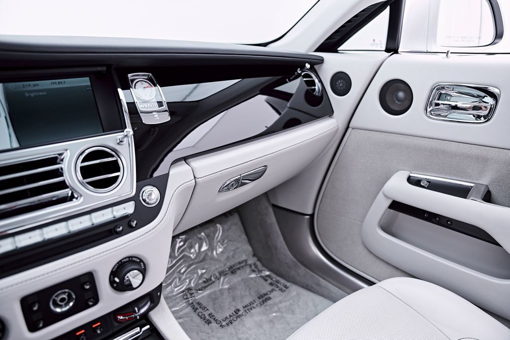 Used 2014 Rolls-Royce Wraith RWD image 87