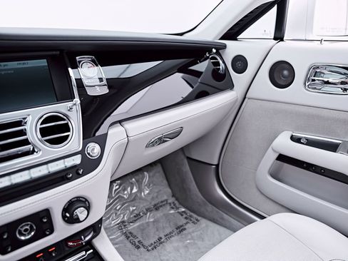 Used 2014 Rolls-Royce Wraith RWD image 87