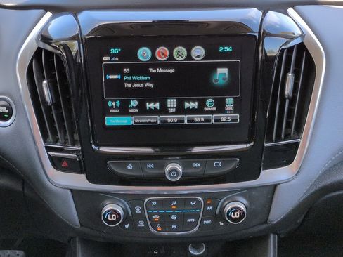 Used 2019 Chevrolet Traverse LT FWD image 18