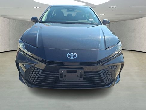 Used 2025 Toyota Camry SE image 8