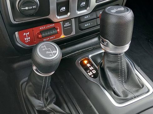 Used 2025 Jeep Wrangler Sport AWD/4WD image 19