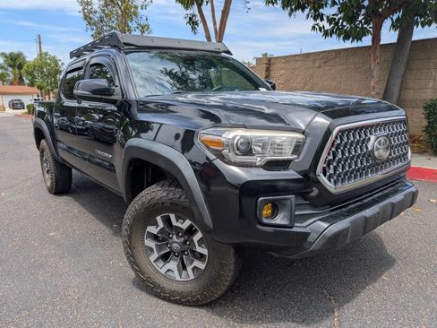 Used 2019 Toyota Tacoma TRD Off-Road RWD image 2