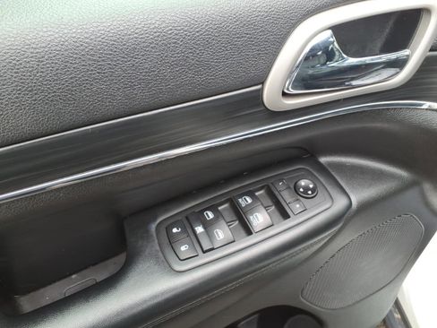 Used 2020 Jeep Grand Cherokee Limited image 19