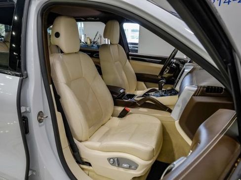 Used 2017 Porsche Cayenne AWD/4WD image 54