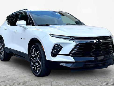 Used 2023 Chevrolet Blazer RS w/ Enhanced Convenience Package AWD/4WD image 3
