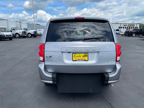 Used 2018 Dodge Grand Caravan SE w/ UConnect Hands-Free Group FWD image 7