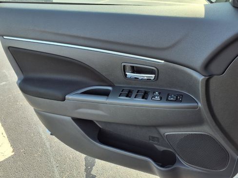 Used 2025 Mitsubishi Outlander Sport LE AWD/4WD image 18