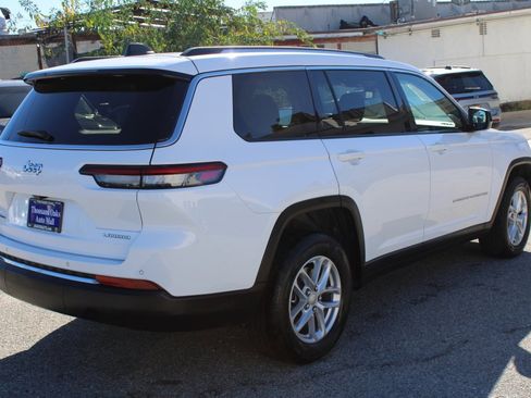 Used 2023 Jeep Grand Cherokee L Laredo image 4