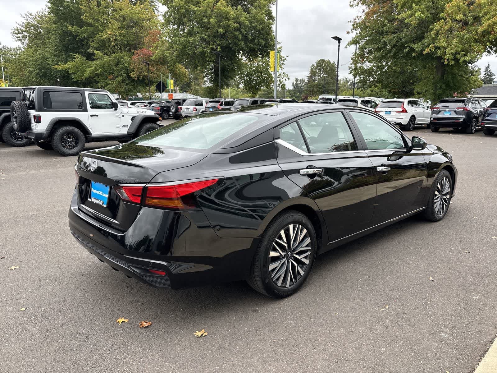 Used 2025 Nissan Altima 2.5 SV FWD image 4