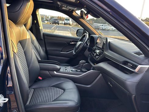 Certified 2023 Toyota Highlander XSE image 10