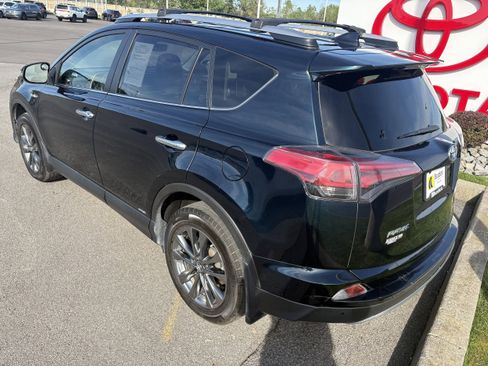 Used 2018 Toyota RAV4 Limited AWD/4WD image 5