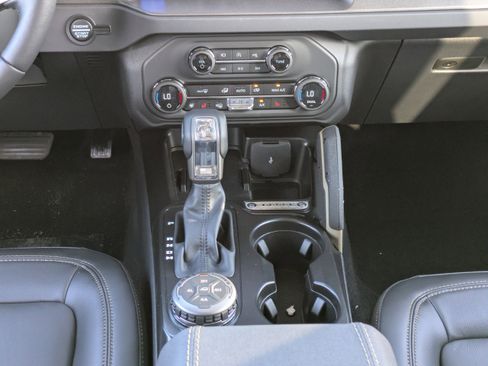 New 2025 Ford Bronco Badlands image 17