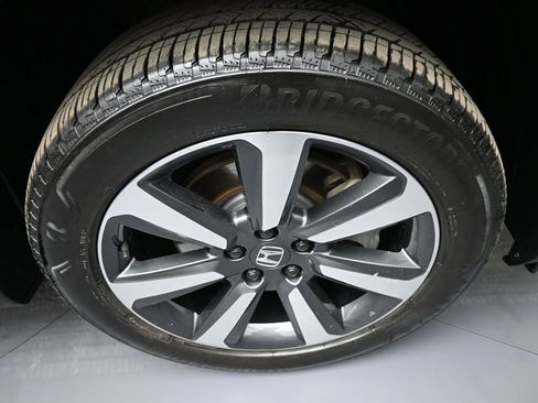 Certified 2023 Honda Pilot Touring image 13