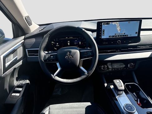 New 2026 Mitsubishi Outlander SE image 24