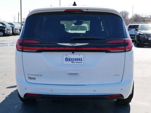 New 2026 Chrysler Pacifica Select image 6