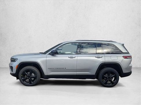 New 2025 Jeep Grand Cherokee Altitude image 5